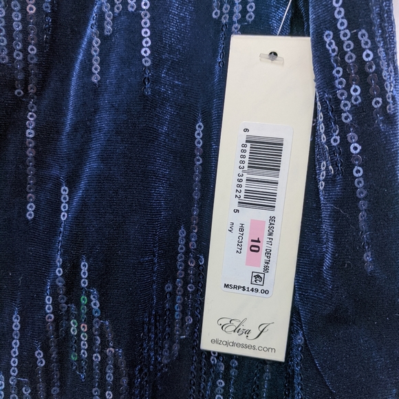 ELIZA J VELVET SHEATH PARTY with cold shoulder - Picture 4 of 9